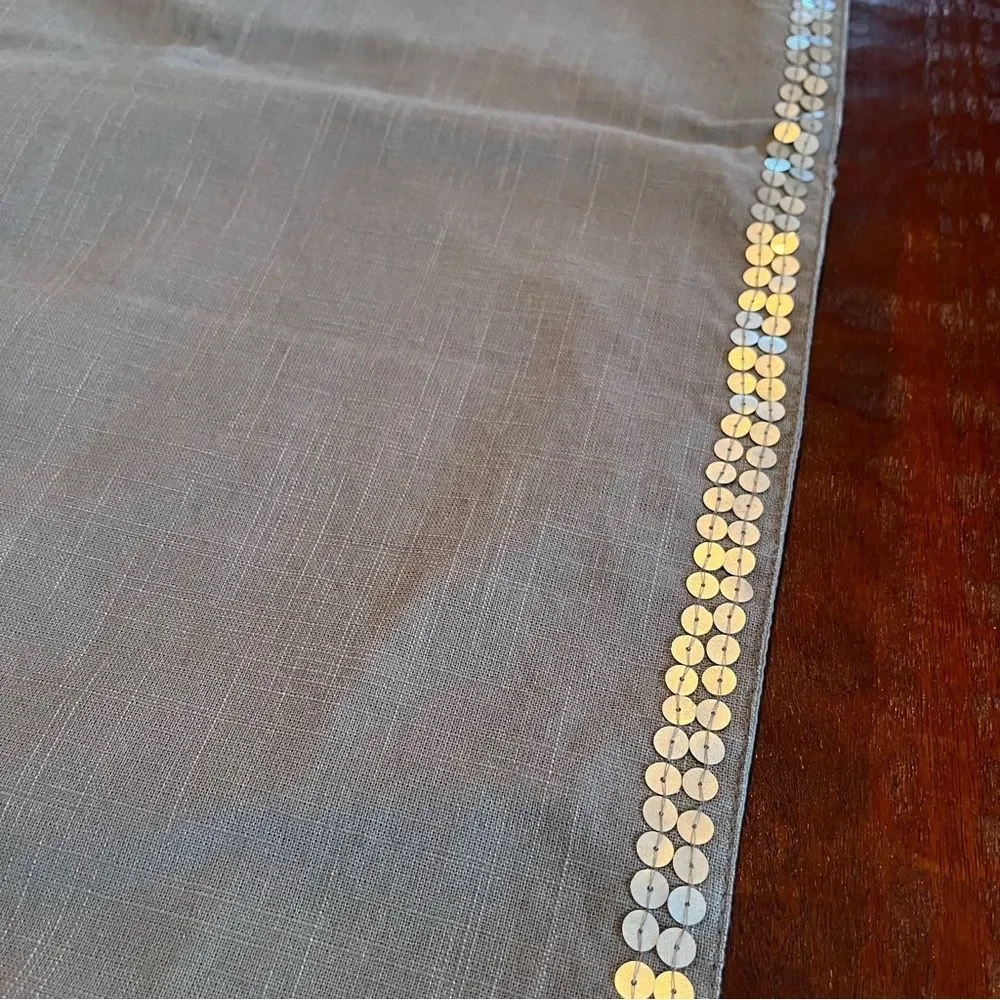 Table runner grey & silver sequins